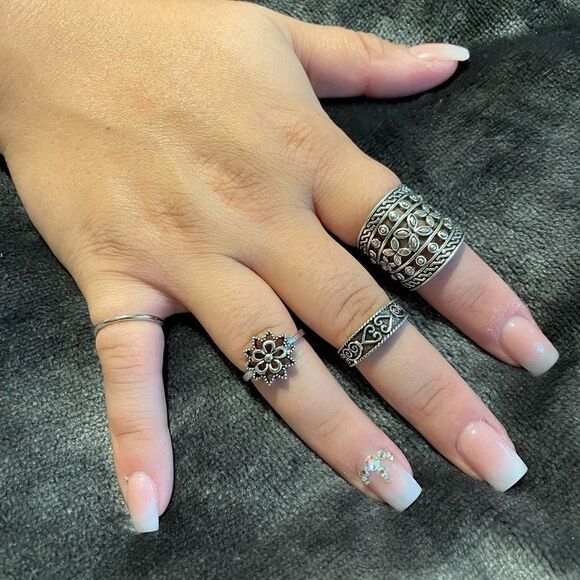 4 PIECE FASHION RING SET - Picture 3 of 3